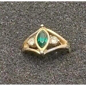 Vtg AVON Gold tone Rhinestone Ring Size 6 Emeraldesque Marquise Green #J043